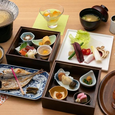 Oku Yugawara Sansuirou Hotel Buitenkant foto