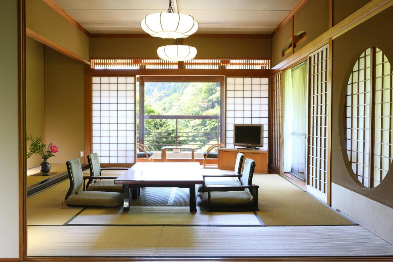 Oku Yugawara Sansuirou Hotel Buitenkant foto