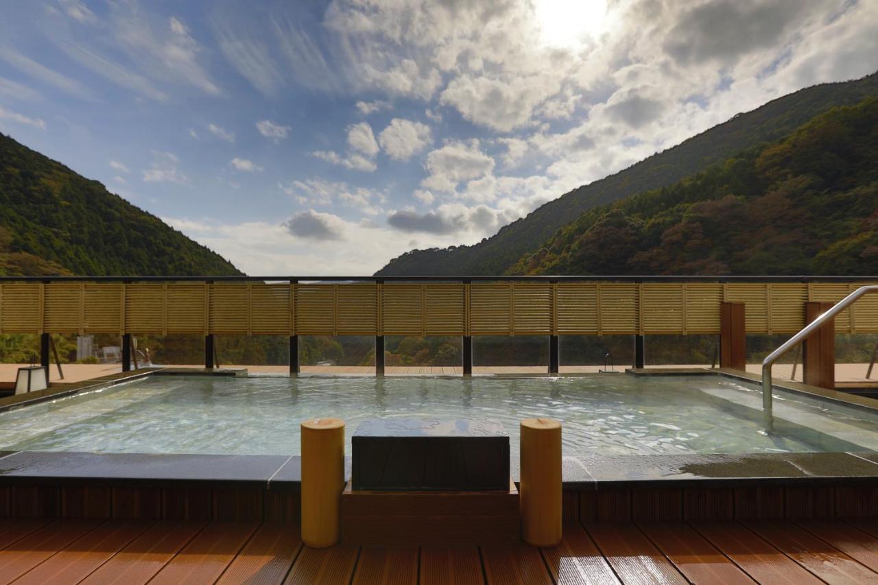 Oku Yugawara Sansuirou Hotel Buitenkant foto